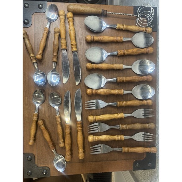 Old Homestead 22 Pc Flatware Set Wooden Handle MCM Stainless Taiwan Cutlery - Picture 2 of 11